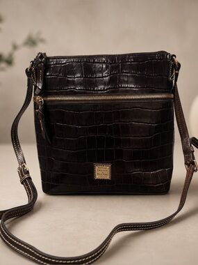 Dooney Bourke Oakdale Crossbody Bag Purse Crocodile Embossed Leather EUC